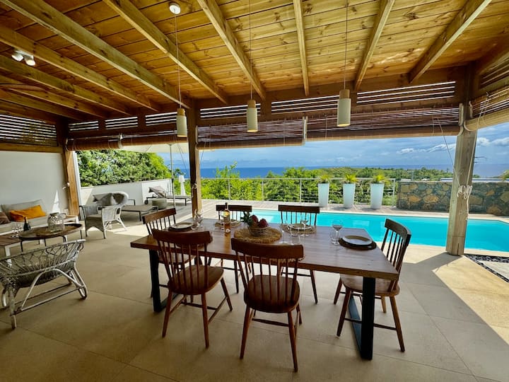 Terrasse et jardin de la Villa Vacoa à Saint-Gilles-les-Bains